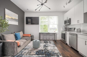Luxury 1B1B with Balcony Downtown 542Blvd